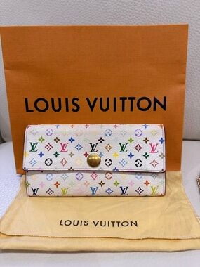 Louis Vuitton Murakami
Sarah Multicolor Women's Wallet